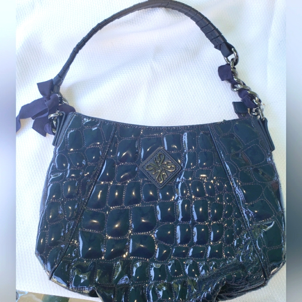 Simply Vera Wang classic, lovely purse in great condition.